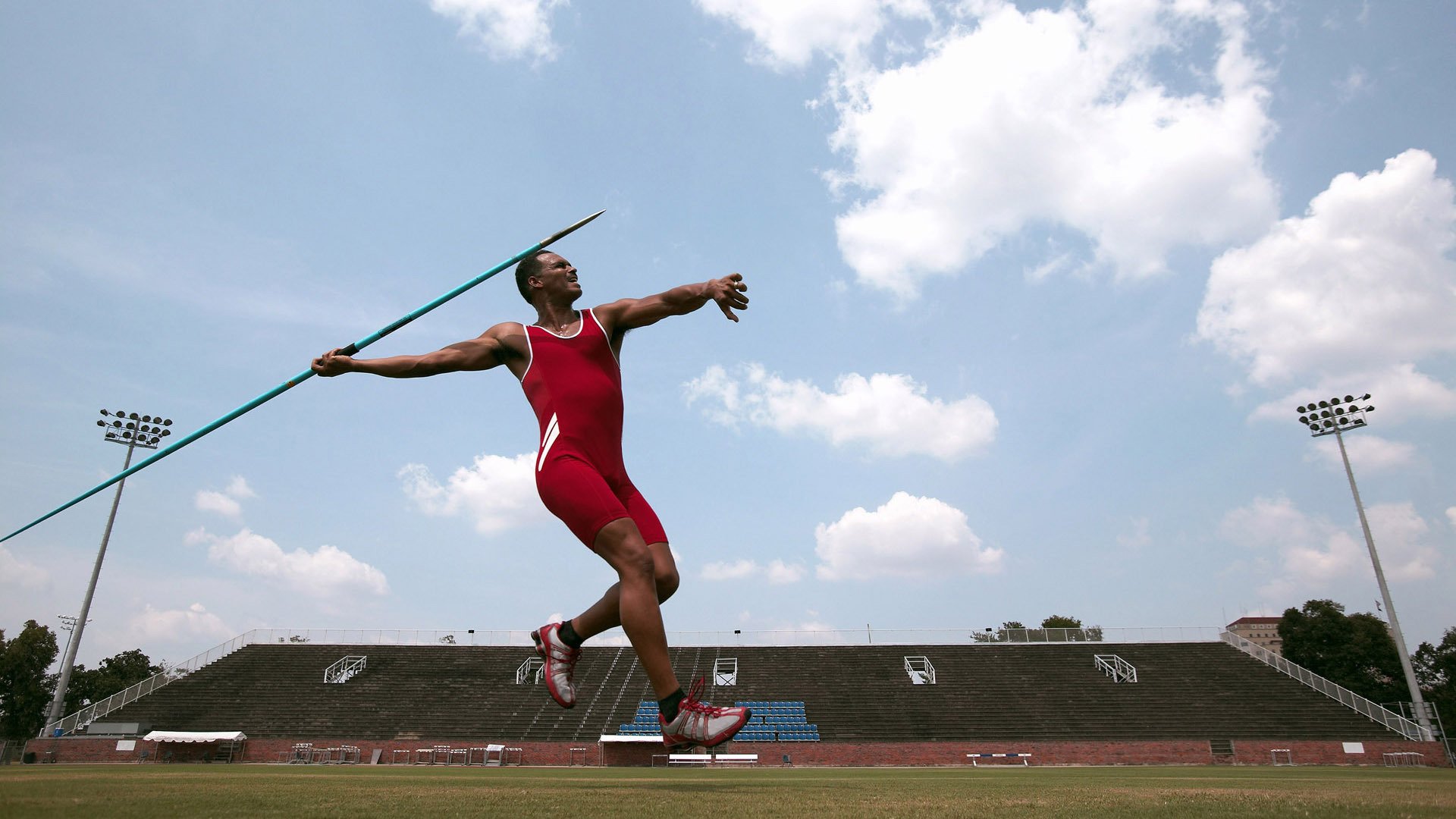 康纳·麦克戴维荣膺季后赛MVP，麦克·康纳利